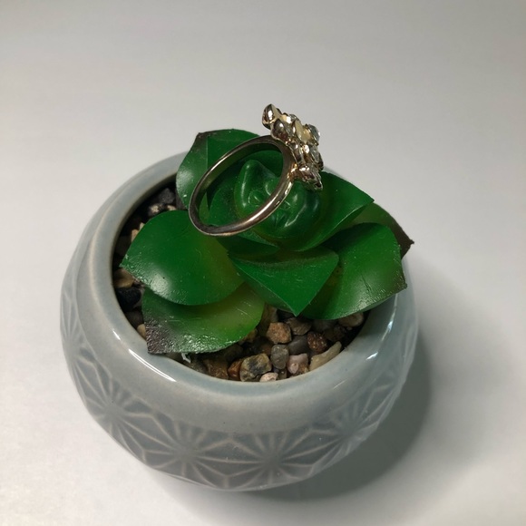 Ring - Picture 3 of 4